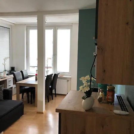 Linnea - Lage Direkt In Apartman